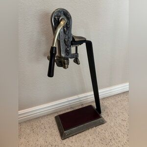 Standing wine opener